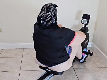 Jamdown26 - Big ass hijab Milf working out on exercise bike and getting her pussy eaten 