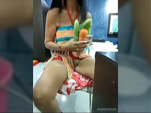 Thai girl Yaya – licking balls live with dancing and dildo
